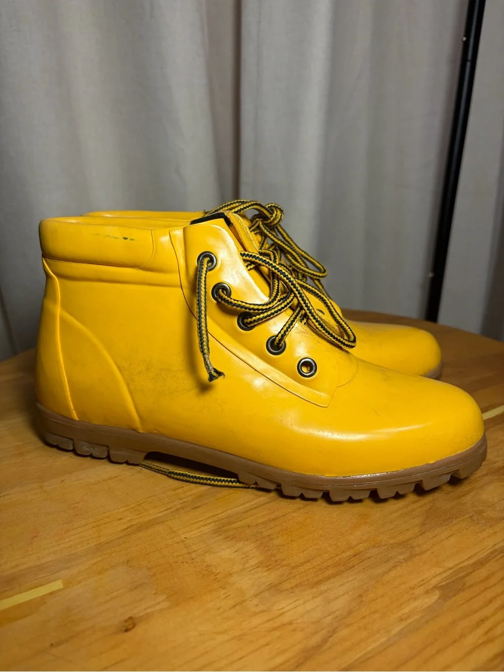 Women’s Yellow Waterproof Lace-Up Rain Boots 9M